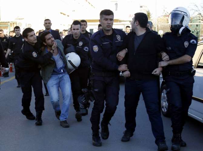 Akdeniz Üniversitesinde Gerginlik: 15 Gözaltı