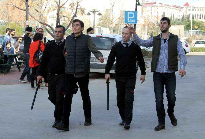 Akdeniz Üniversitesi’nde Olaylar: 12 Gözaltı