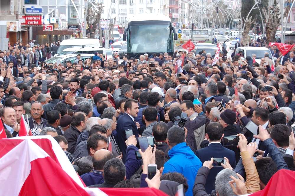 Akşener’e Coşkulu Karşılama