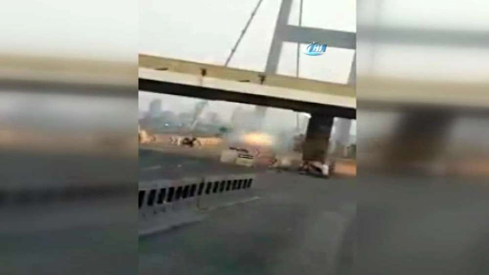 Alçaklardan İnsanların Üzerine Tank Atışı