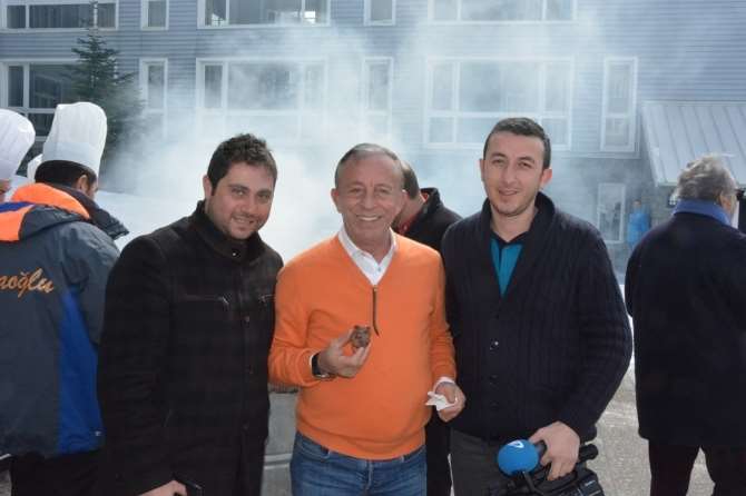 Ali Ağaoğlu Babasının Vasiyetini Yerine Getirdi