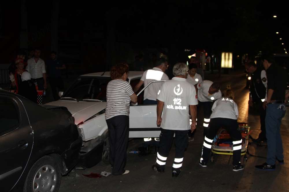 Alkollü Şahıs Trafiği Karıştırdı: 4 Yaralı