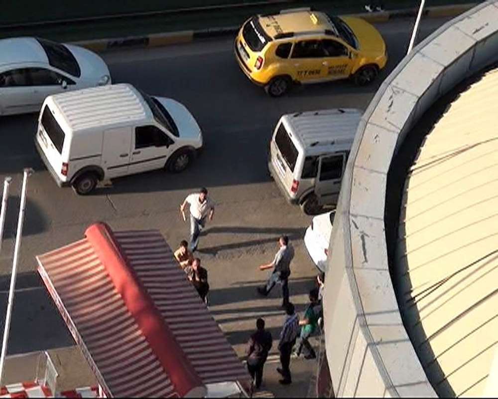 Alkollü Şahıstan Polise Tokmaklı Saldırı