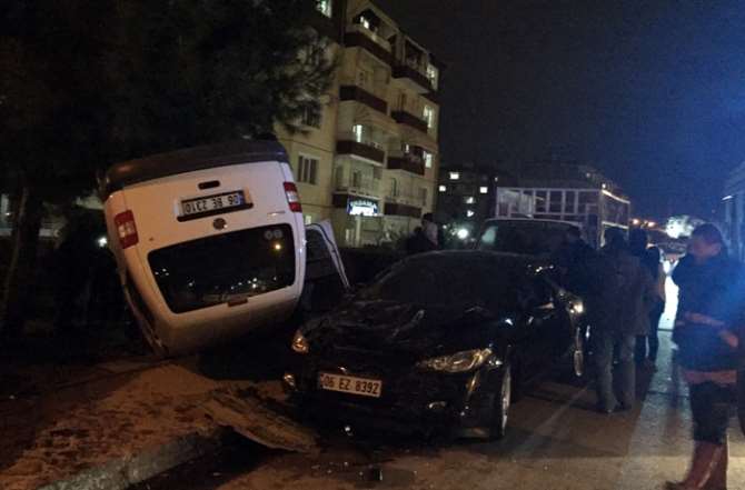 Ankara’da Trafik Kazası: 4 Yaralı