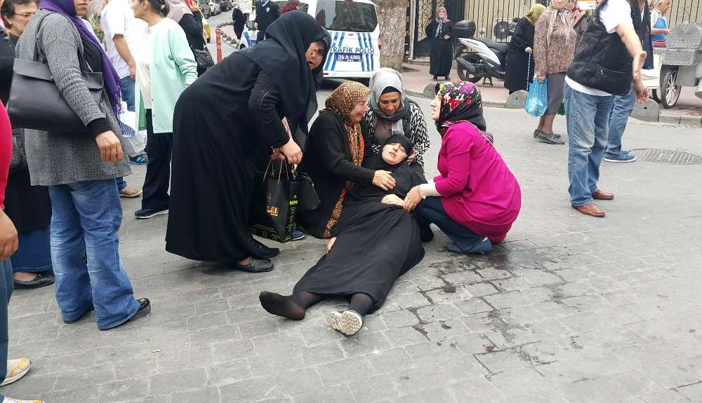 Araba Çarpan Kadın İçin Vatandaşlar Seferber Oldu