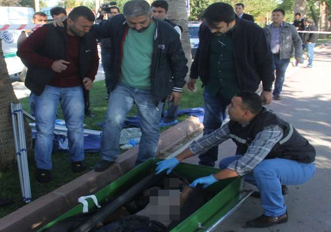 Arkadaşının Cesedini Teşhis Edince Gözyaşlarına Boğuldu