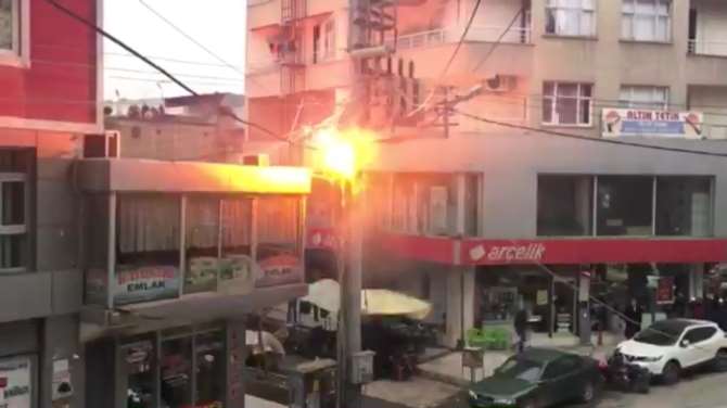 Aşırı Yüklenme Patlattı Mahalleli Panik Yaşadı