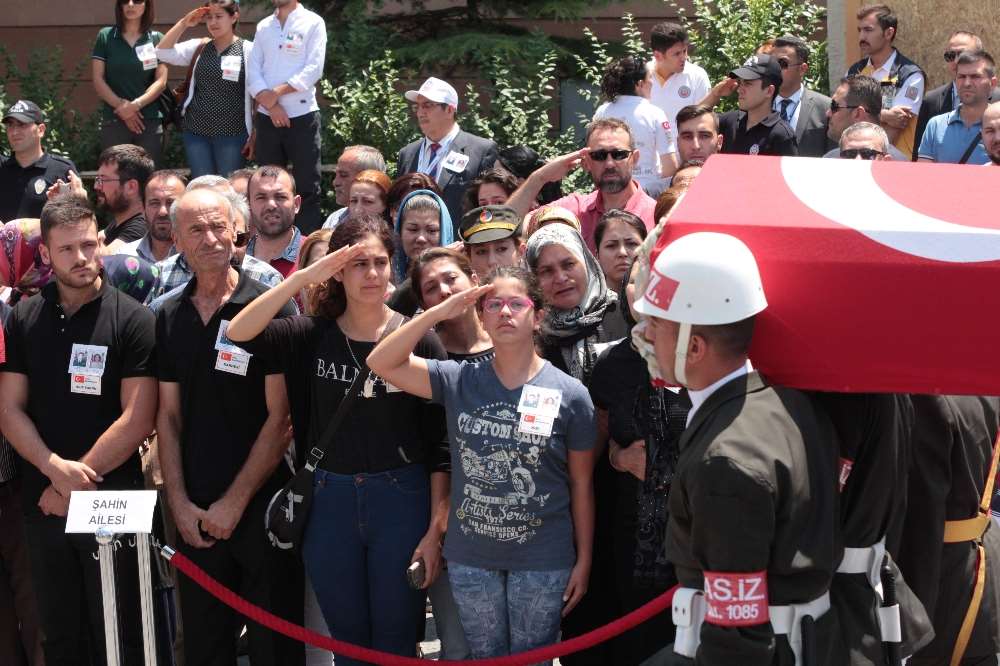 Asker Selamıyla Veda