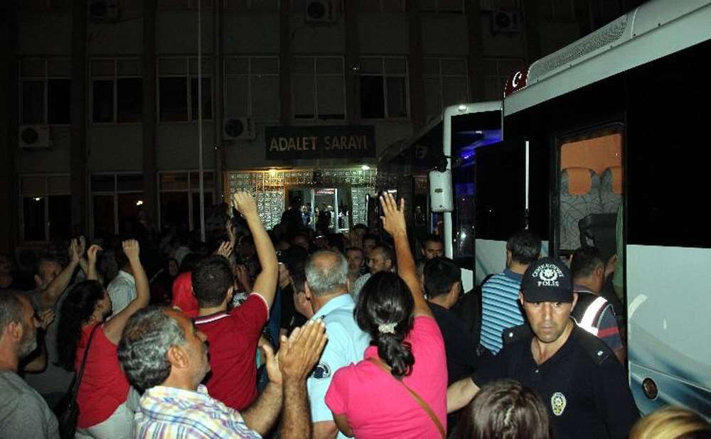 Aydın’da 61 Polis Ve 52 Kamu Görevlisi Tutuklandı