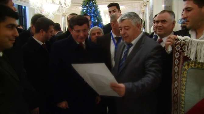 Azeri Vatandaştan Davutoğlu’na Şiir