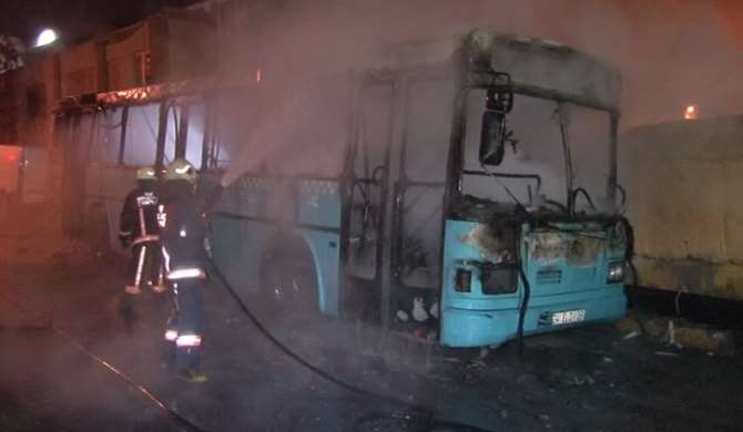 Bağcılar’da 2 Otobüs Kundaklandı