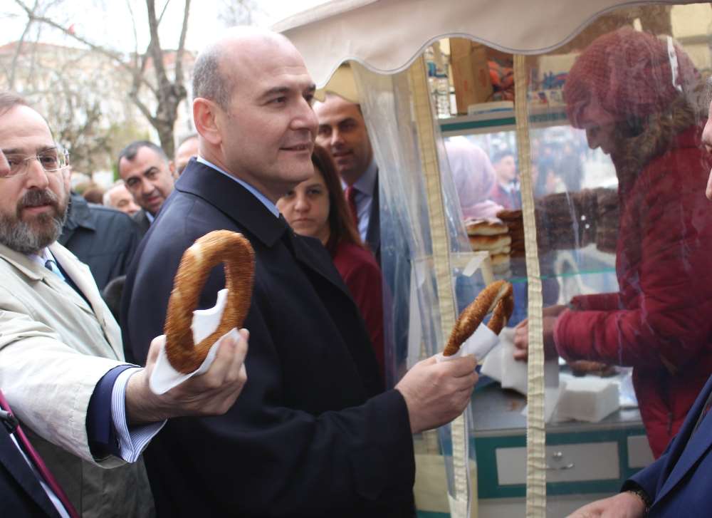 Bakan Soylu Tekirdağ’da Simit Dağıttı