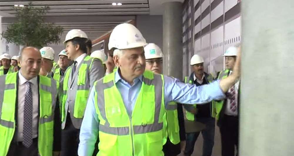 Bakan Yıldırım 3. Havalimanı İnşaatını İnceledi