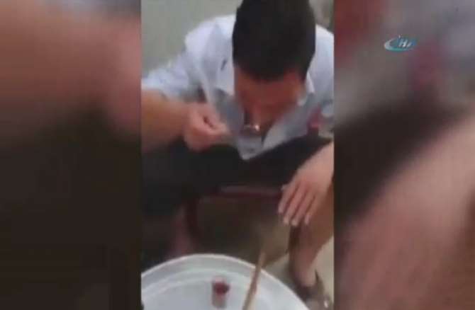Balıkları Canlı Canlı Yediler
