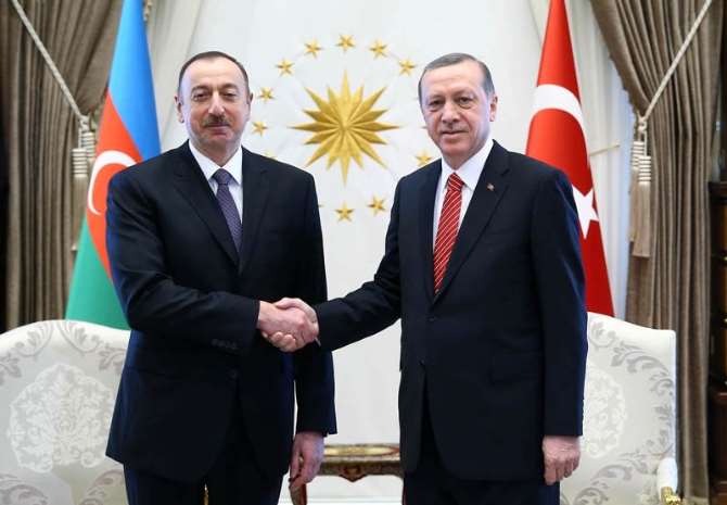 Baş Başa Görüştüler