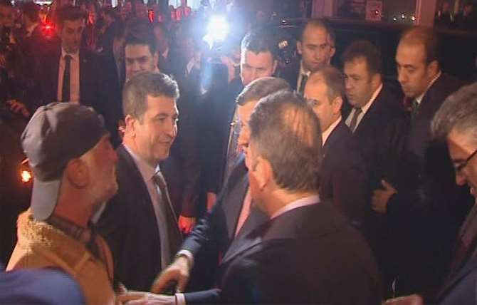 Başbakan Davutoğlu Vatandaşın Evine Konuk Oldu