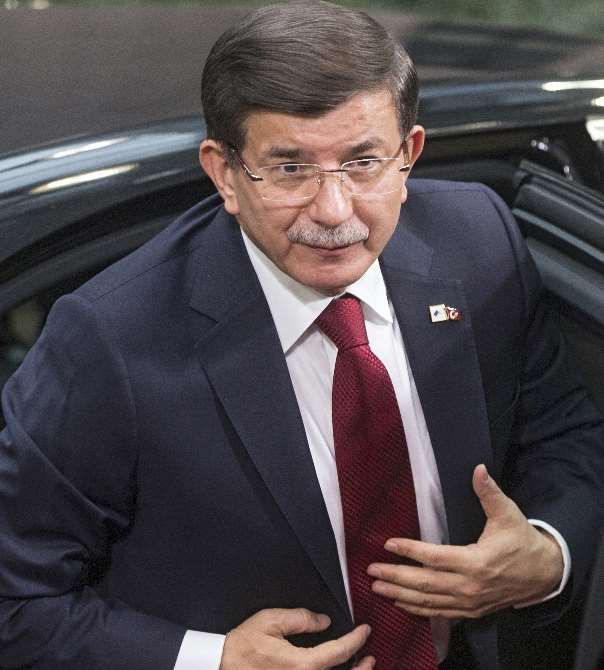 Başbakan Davutoğlu’ndan Şehit Ailelerine Taziye