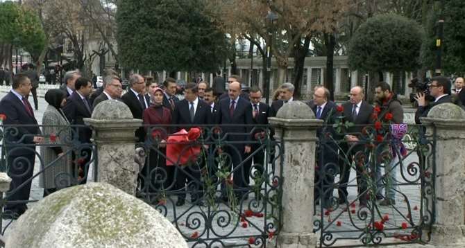 Başbakan Olay Yerine Çiçek Bıraktı, Yaralıları Ziyaret Etti