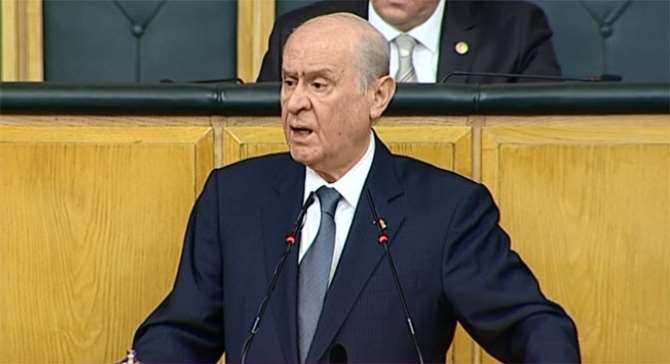 Başbakanı Aynı Cümlede Hem Eleştirdi Hem Övdü