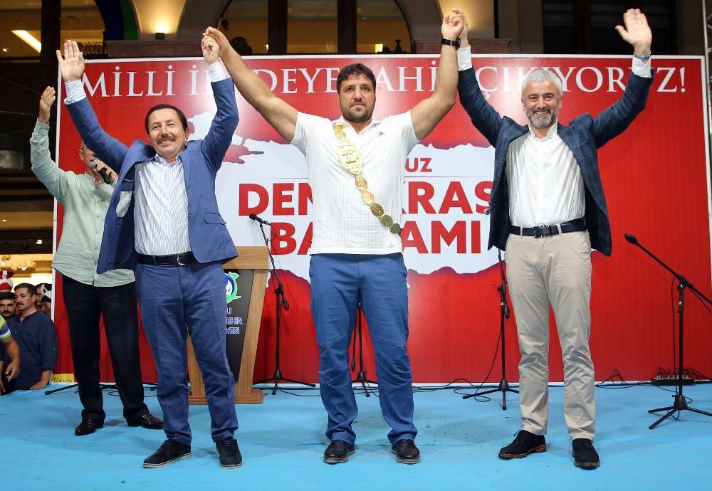 Başpehlivan Kara Demokrasi Nöbetinde