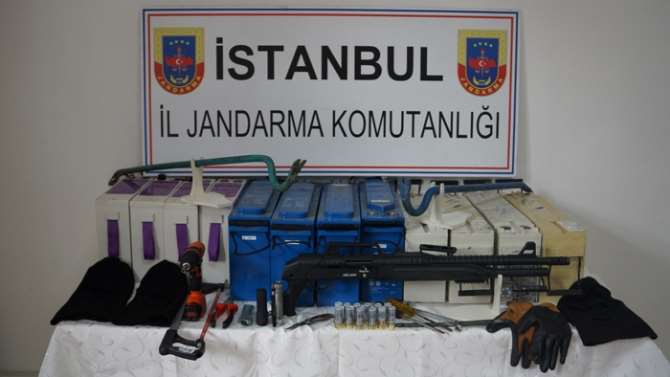 Baz İstasyonu Fareleri Yakalandı
