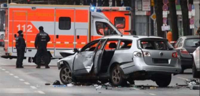 Berlin’de Bomba Yüklü Araç Patlatıldı