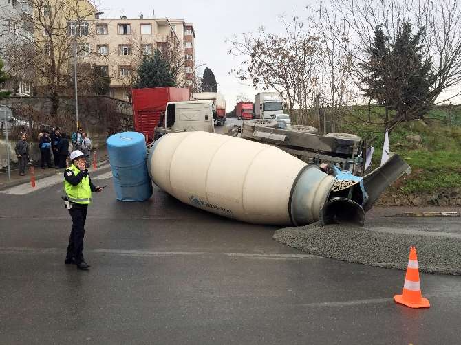 Beton Mikseri Böyle Devrildi