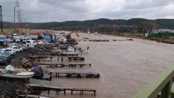 Beykoz’da Dere Taştı: 3 Tekne Battı