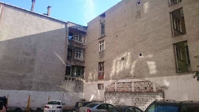 Binanın Üçüncü Katından Atlayan Hırsız Ağır Yaralandı