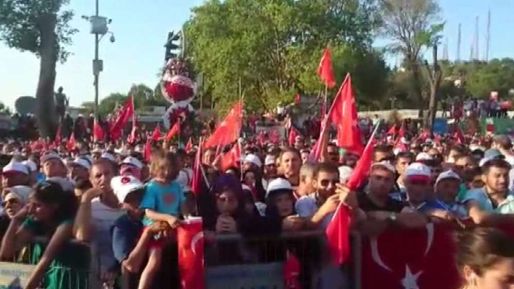 Binlerce Vatandaş Erdoğan’a Destek İçin Kısıklı’da