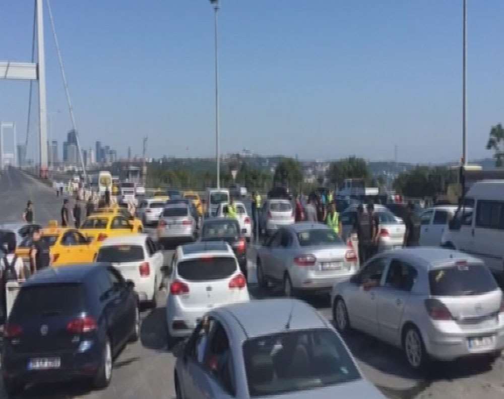 Boğaziçi Köprüsü Trafiğe Açıldı