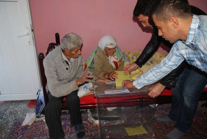 Bu Köyde Sadece İki Kişi Oy Kullandı
