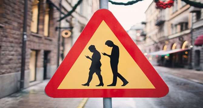 Bu Levha Akıllı Telefon Kullanıcılarına