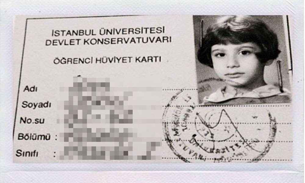 Bu Ünlü Şarkıcıyı Tanıdınız Mı ?