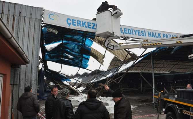 Büyük Bir Gürültüyle Çöktü
