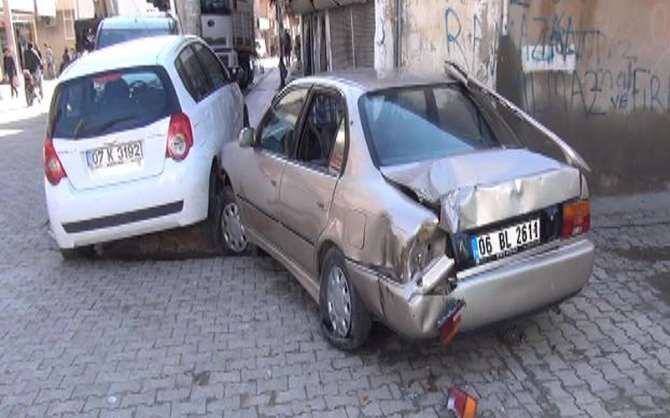 Caddeyi Kapatan Teröristlerle Polis Arasında Çatışma