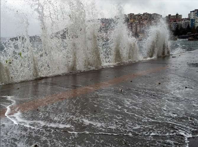 Çanakkale’de Deniz Ulaşımı Durdu