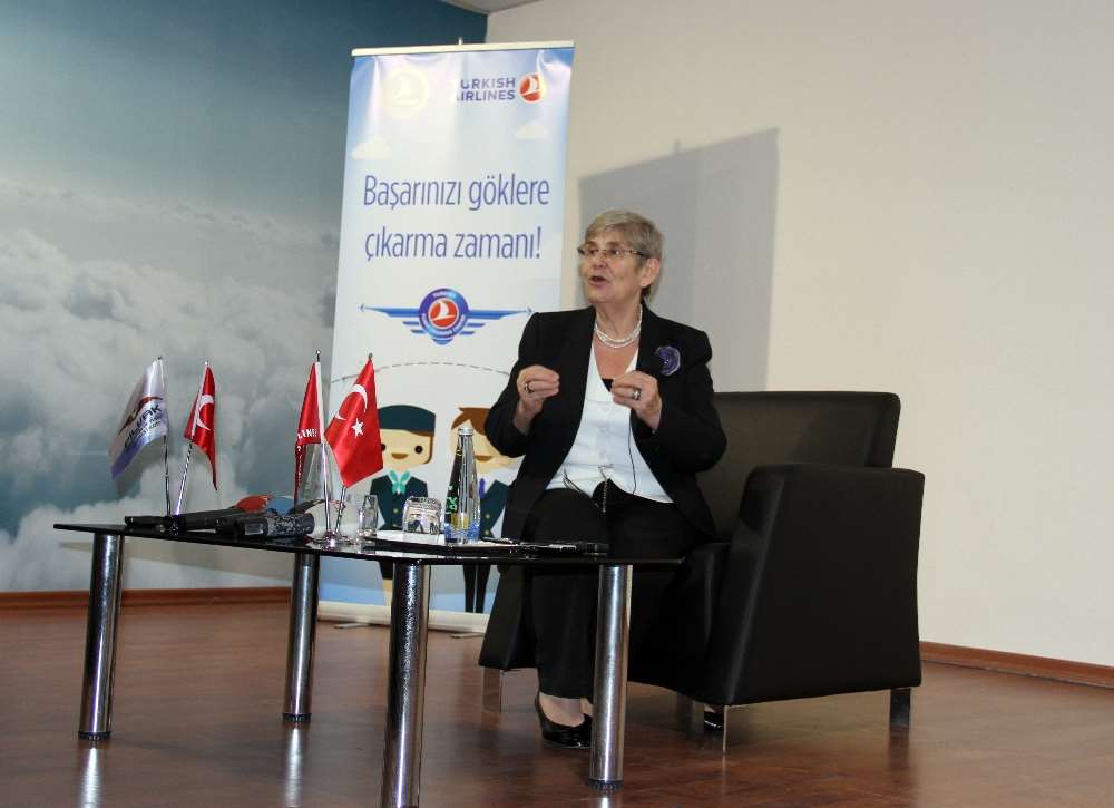 Canan Karatay Bu Kez Pilotlara Tavsiyeler Verdi