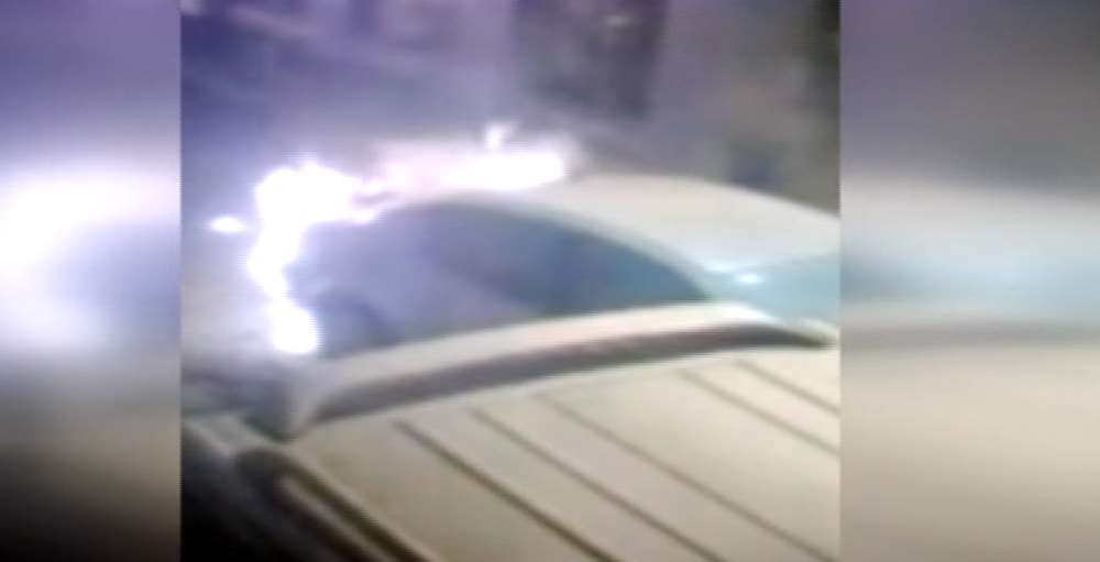 Canını Hiçe Sayarak Yanan Aracı Kullandı
