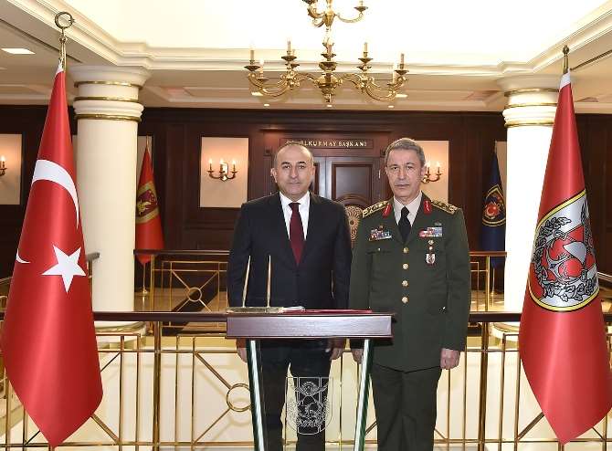Çavuşoğlu, Orgeneral Hulusi Akar’ı Ziyaret Etti
