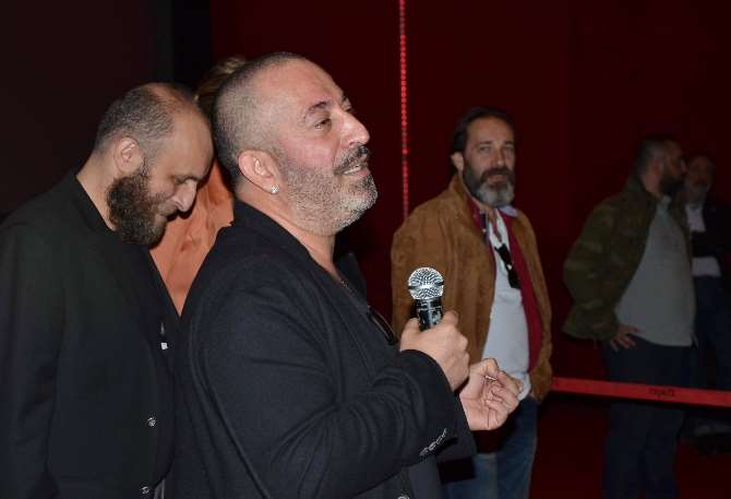 Cem Yılmaz Yine Kırdı Geçirdi