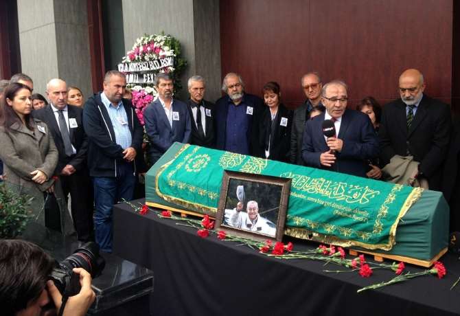 Çetin Altan İçin Milliyet Gazetesi Önünde Tören
