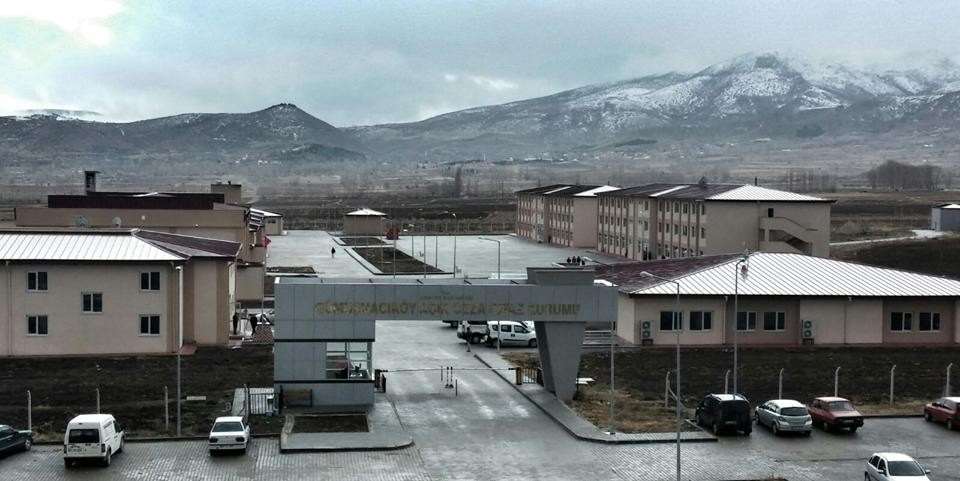 Cezaevinin Çatısı Uçtu: Yaralılar Var