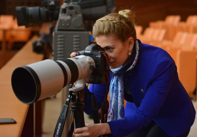 Chp’li Vekil Foto Muhabiri Oldu