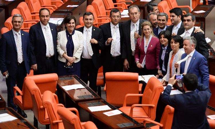 Chp’li Vekillerden Otizmlilere Destek