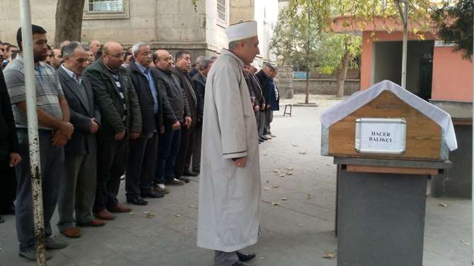 Cinnet Getiren Kadın Annesini Ve Kızınıöldürdü