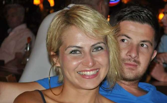 Cinnet Getiren Polis Önce Karısını Sonra Kendini Vurdu