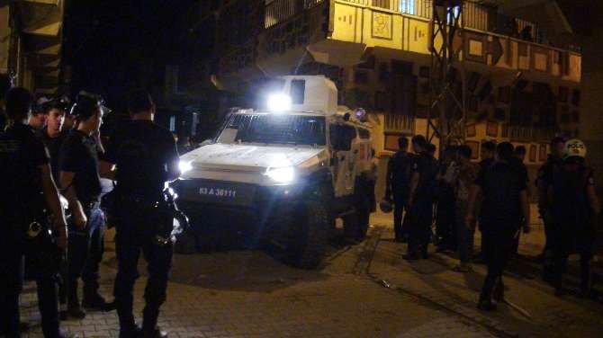 Çocukların Kavgasına Aileler De Karıştı: 3’ü Polis 14 Yaralı