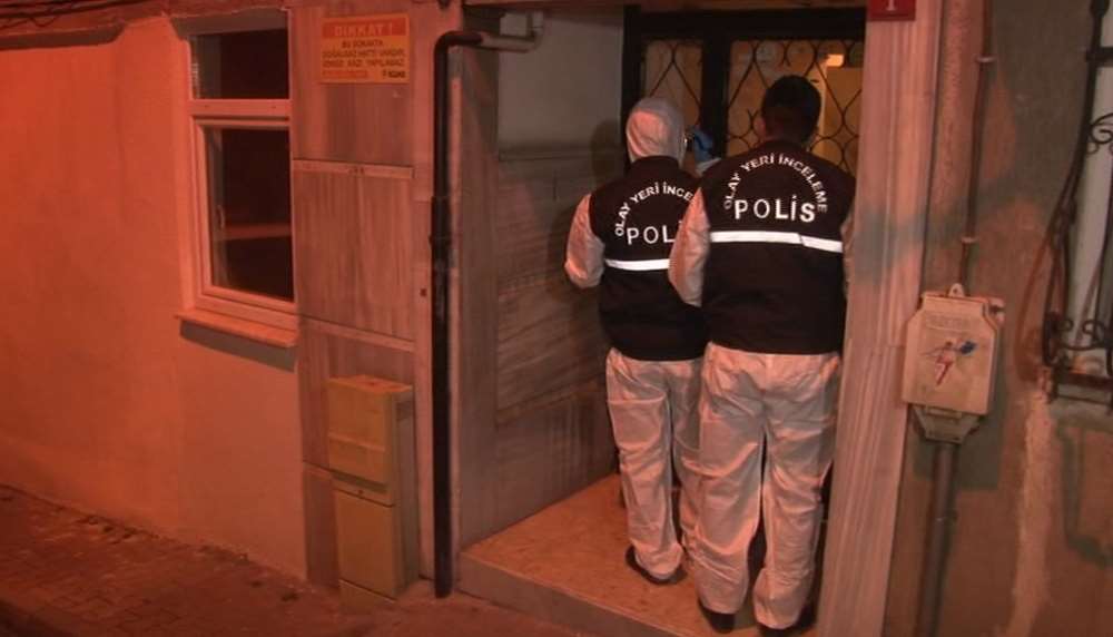 Çocuklarının Gözü Önünde Eşini Öldürdü