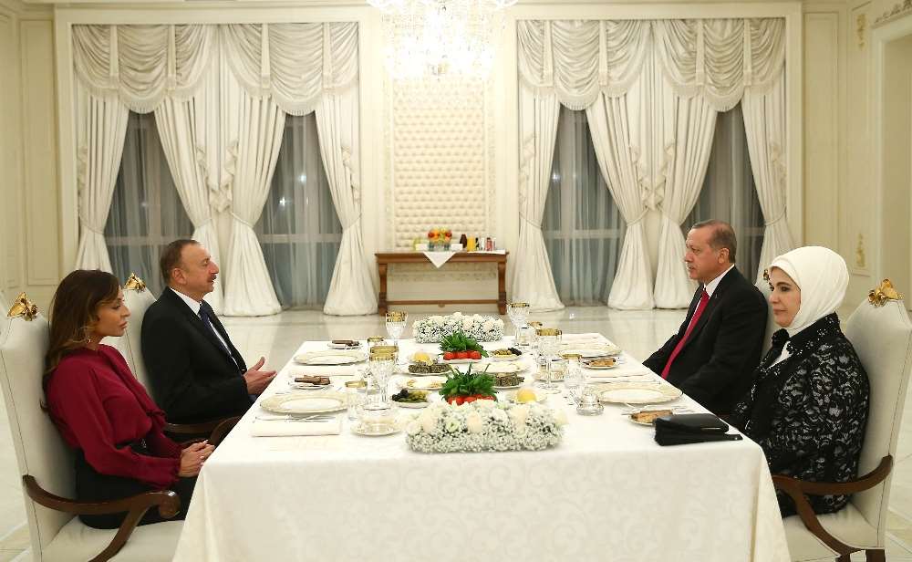 Cumhurbaşkanı Erdoğan Onuruna Verilen Yemeğe Katıldı
